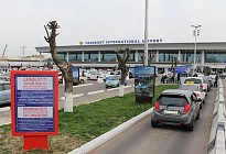 Тошкент милиционерлариси аэропортда хусусий таксиларни тартибга солишни ваъда қилмоқда