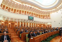 Сенат Узбекистана обсудит бюджет и программу создания рабочих мест на 2017 год