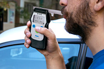 С менее чем 0,3 промилле алкоголя в крови можно водить автомобиль в Узбекистане 