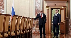 Правительство России во главе с Медведевым ушло в отставку