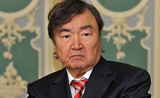 Досрочных выборов не будет, считает Олжас Сулейменов