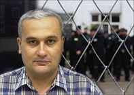 Ўзбек журналисти Бобомурод Абдуллаев суд залидан озод қилинди  