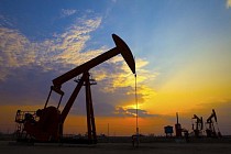 На мировых биржах цены на нефть изменились разнонаправленно