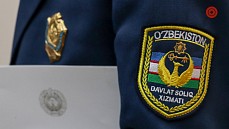 Ўзбек солиқ хизматчилари қонун бузилганлиги ҳақида хабар учун йиғилган жариманинг 5% ни ваъда беради