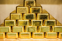 Цена на золото по итогам вечернего межбанковского фиксинга в Лондоне в среду понизилась