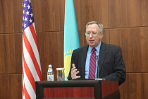 Санкции США против России не коснутся Казахстана, уверяет посол