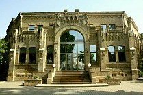 За время работы в Ташкенте военный атташе посольства Франции дослужился до генерала