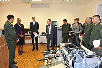 США безвозмездно передали узбекским таможенникам 230 ручных детекторов радиации