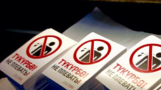 Штрафы за плевки прилетели в Кыргызстан из Сингапура