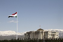 Реанимировать простаивающие в Душанбе предприятия потребовал мэр Рустам Эмомали