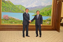 Мирзиеев и Мамин обсудили перспективы узбекско-казахстанского сотрудничества