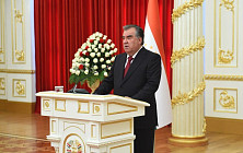 Рахмон поздравил таджикистанцев с Днем государственной независимости