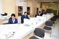 Мирзиеев посетил Центр госуслуг в Мирзачульском районе 