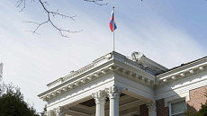 Госдеп США назвал причину снятия флага РФ со здания резиденции генконсула в Сиэтле