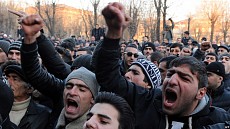 Сторонники неизбранного на должность премьера Армении Пашиняна возобновили акции протеста