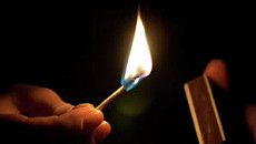 В Узбекистане пьяный водитель пытался поджечь себя