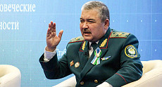 Министр обороны Узбекистана прибывает к месту военных учений в Таджикистан