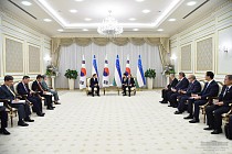 Мун Чжэ Ин пригласил Шавката Мирзиеева в Южную Корею