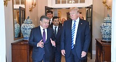Мирзиеев и Трамп продолжили переговоры с участием делегаций двух стран