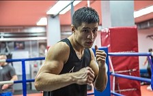 Узбекский боксер вошел в десятку сильнейших боксеров мира