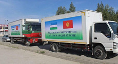 Баткен отправил в Ферганскую область продуктовую помощь
