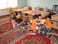 Дети-сироты и из малообеспеченных семей получат 11 тыс. президентских подарков