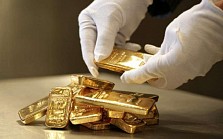 Золото подешевело по итогам вечернего межбанковского фиксинга в Лондоне в понедельник