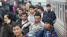 Трудовые мигранты с начала года перевели в Кыргызстан более $700 млн