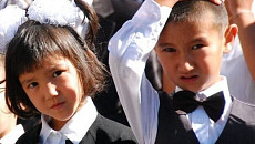 В зимнее время школьницам в Узбекистане разрешили носить брюки