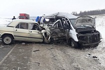 В Саратовской области в ДТП погибли двое граждан Узбекистана, трое госпитализированы
