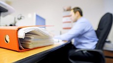 Фотографии казахстанских госслужащих эротического содержания и с оружием в руках нашли в соцсетях