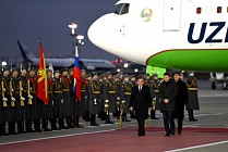 Мирзиеев с сыном Миралишером и внуком Миромоном прибыл в Москву