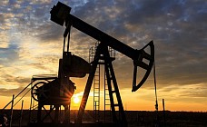 Цены на нефть значительно понизились на ведущих мировых биржах