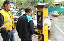 Сдачу от платной парковки в Алматы будут начислять на номера мобильных телефонов автолюбителей