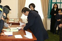 Президент Узбекистана проголосовал на выборах в районные Кенгаши народных депутатов